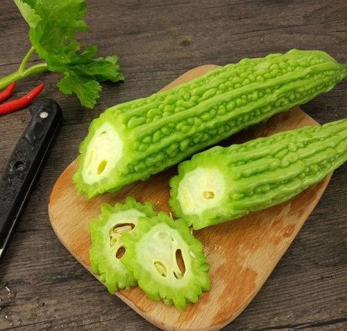 小孩吃瓜群众扔白菜,小孩吃瓜群众扔白菜引发热议