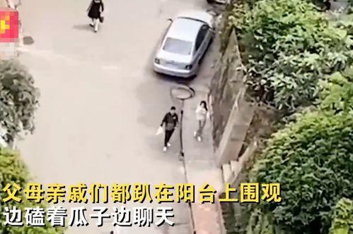 小区楼里吃瓜群众