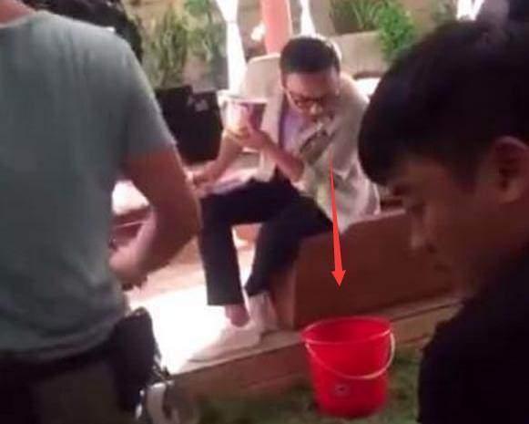 吃瓜群众老坛酸菜牛肉面,吃瓜群众的味蕾狂欢