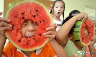 喊吃瓜群众来听歌,跟随音乐感受欢乐氛围