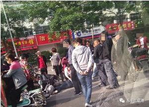 女子骑车撞吃瓜群众,引发网友热议